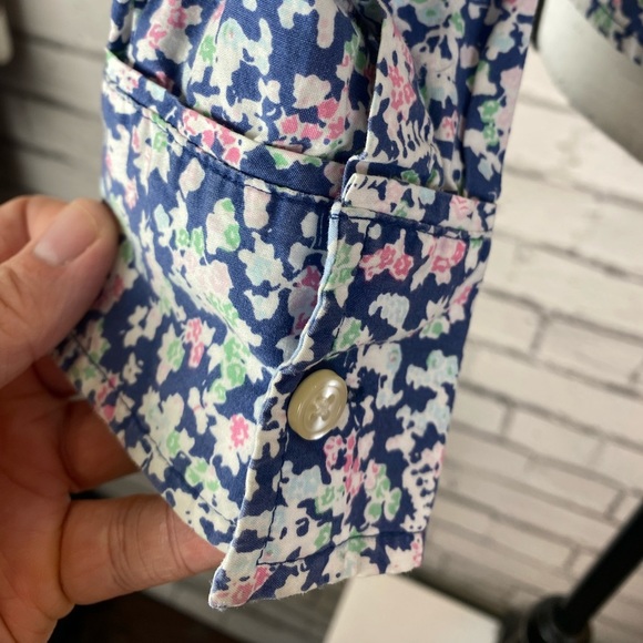 G.H Bass Blue and Pink Floral Tailored Button Front Short size Medium - Picture 5 of 7